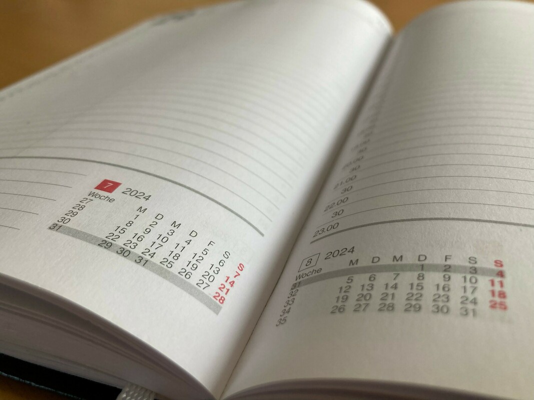 Aufgeschlagener Terminkalender
