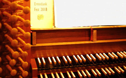 Spieltisch der Schuster-Orgel der Trinitatiskirche zu Leipzig Anger-Crottendorf, Foto: Norman Jäckel Spieltisch der Schuster-Orgel der Trinitatiskirche zu Leipzig Anger-Crottendorf, Foto: Norman Jäckel