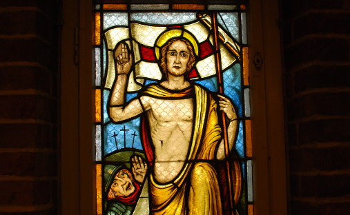Fensterbild der Trinitatiskirche zu Leipzig Anger-Crottendorf, Foto: Norman Jäckel Fensterbild der Trinitatiskirche zu Leipzig Anger-Crottendorf, Foto: Norman Jäckel