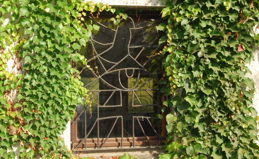 Fenster zum Anbau der Trinitatiskirche zu Leipzig Anger-Crottendorf, Foto: Norman Jäckel Fenster zum Anbau der Trinitatiskirche zu Leipzig Anger-Crottendorf, Foto: Norman Jäckel